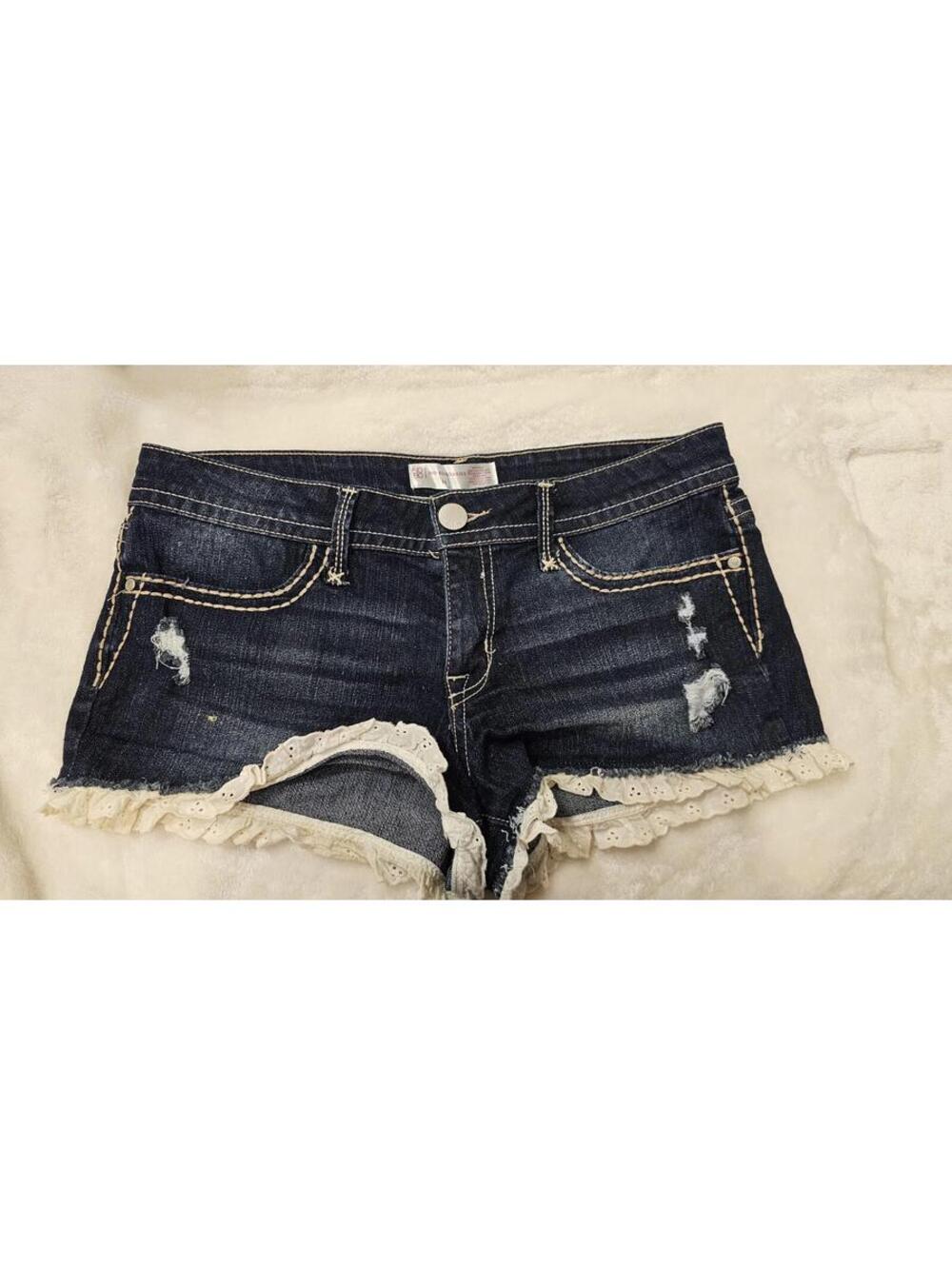 NO BOUNDARIES DISTRESSED SHORTS MID- RISE SIZE 11